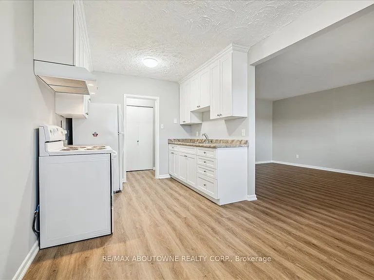 2350 Queensway Dr #3 — Photo 12