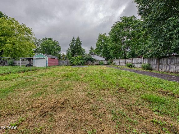 5th image of 2625 Avondale Ave