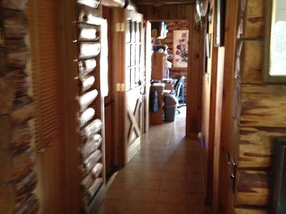 Hallway to back room/den