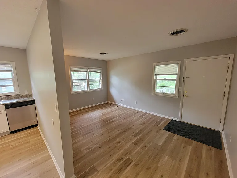 1012 N Summit St #F — Photo 2