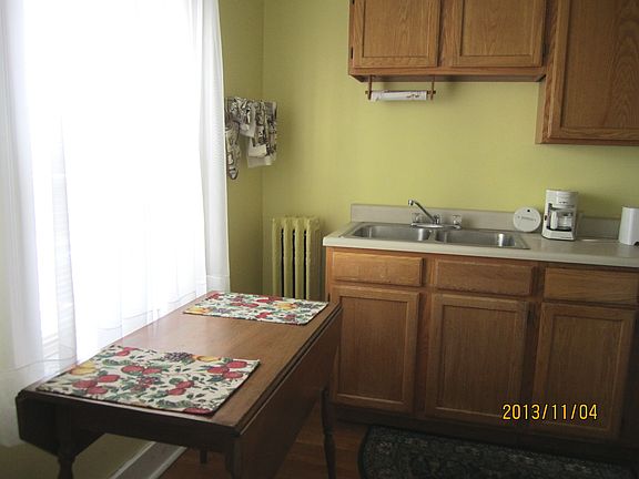 3rd image of 654 E Main St #3