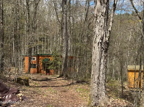141 Stage Rd, Cummington, MA 01026
