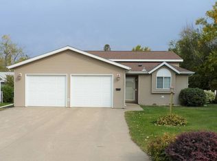 1355 3rd St S, Carrington, ND 58421