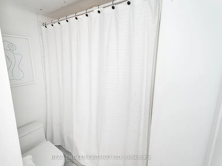 11 Niagara St W #32 — Photo 26