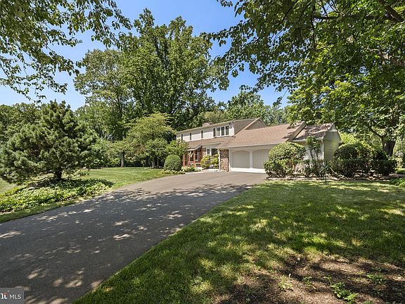 4th image of 1416 Bryant Ln