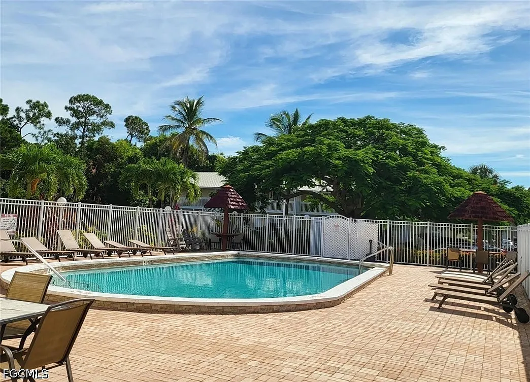 2 bed, 2.0 bath, 886 sqft, $1,550 — Photo 2