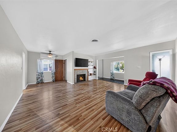 4th image of 1695 James Pl