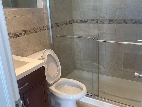 4th image of 202 Gower St #1