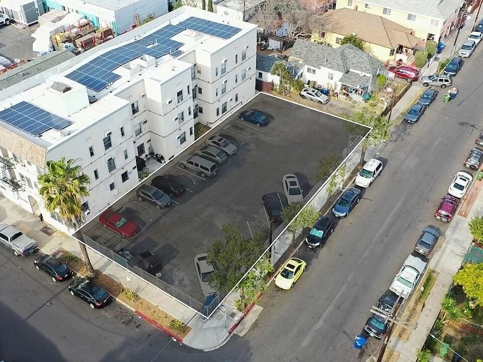 1st image of 1627 Oak St