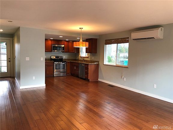 5th image of 2107 Thurston Ave NE