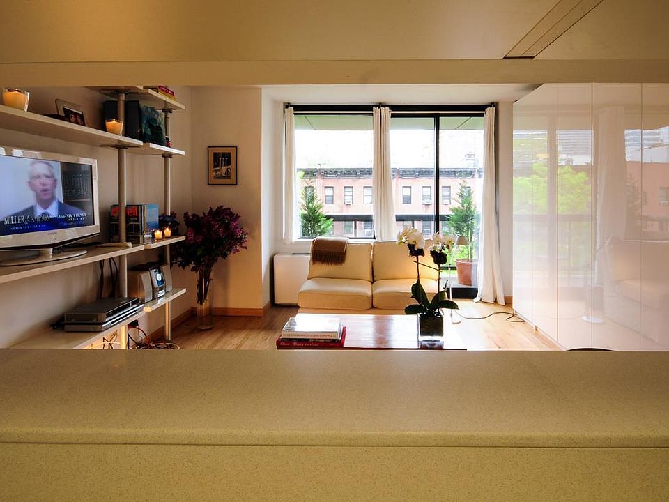 1st image of 300 E 62nd St APT 401