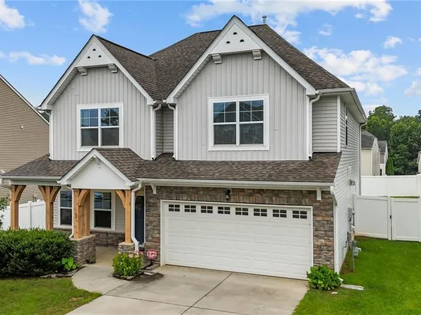 702 Traveller Dr, Whitsett, NC 27377