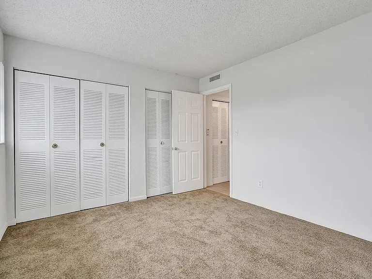 Midship Apartments — Photo 38