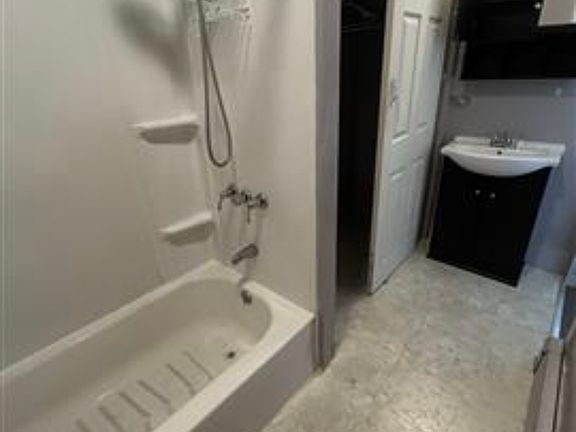 4th image of 525 E Lackawanna Ave