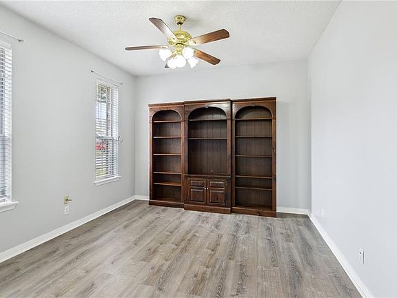 3rd image of 529 Longview Dr