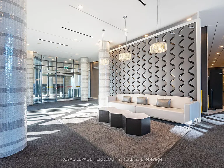 49 E Liberty St #1802 — Photo 33
