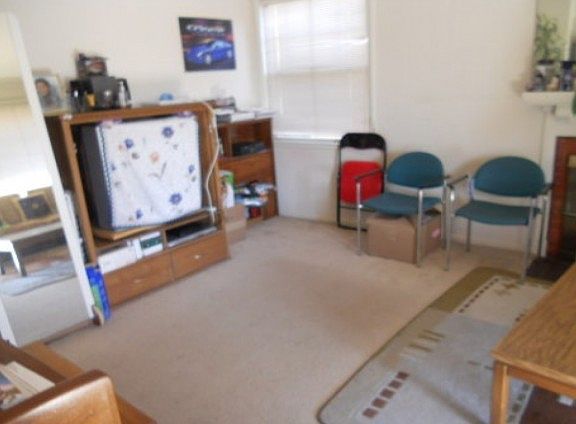 4th image of 132 Knoll Cir