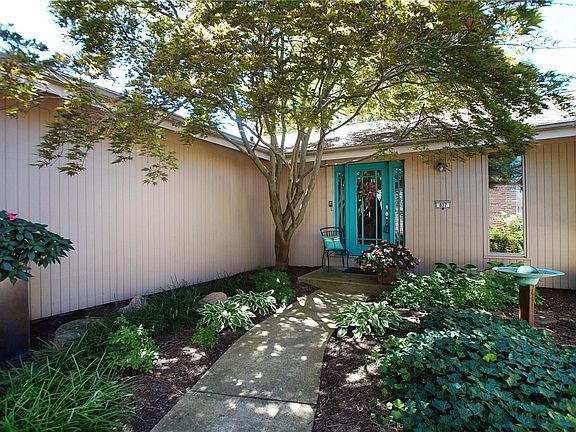 3rd image of 837 Green Lantern Ln