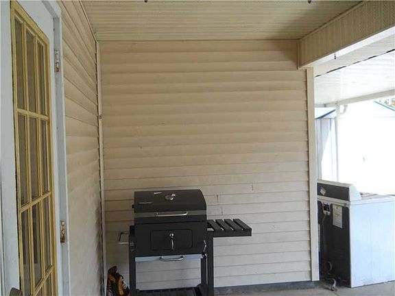 4th image of 2652 Long Branch Dr