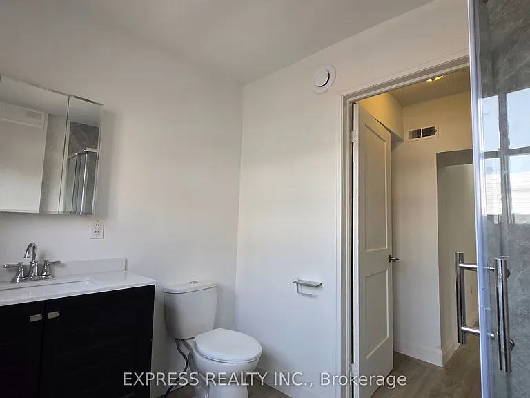 252 James St S #301 — Photo 9