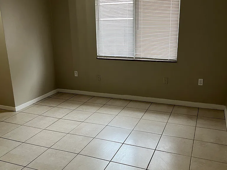 3211 Roscoe Ave #3213 — Photo 9