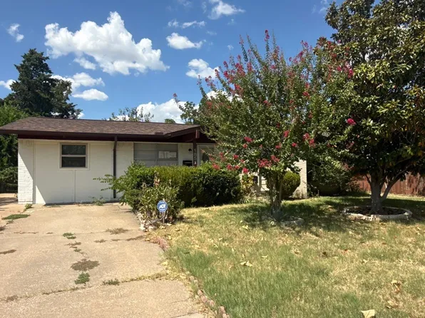 1851 Chevy Chase Dr, Carrollton, TX 75006