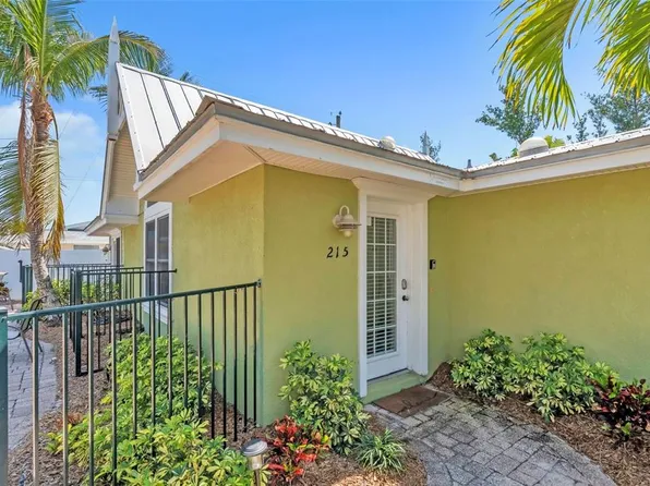 215 67th St #6, Bradenton Beach, FL 34217