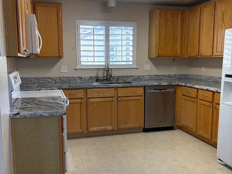 1690 Civic Center Dr — Photo 6