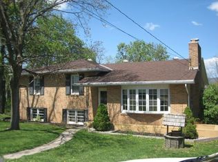 219 Clearview Dr, Carlisle, PA 17013