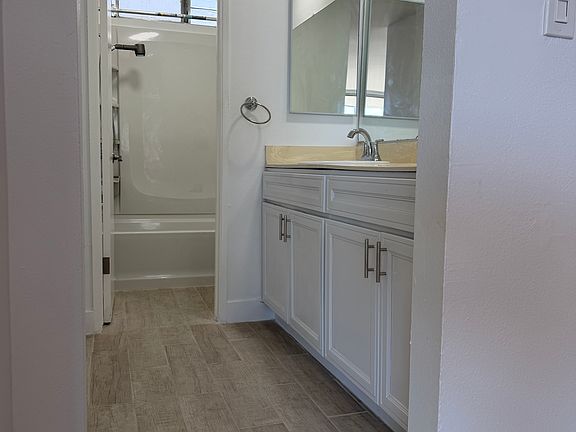 4th image of 7100 Woodman Ave #109