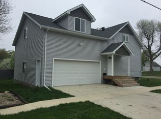 515 N Railroad St, Sumner, IA 50674