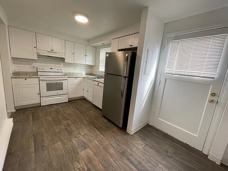 10804 SE 173rd St #3 — Photo 11