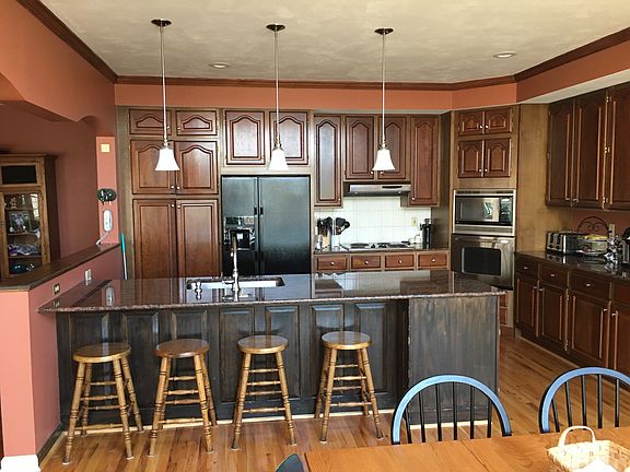4th image of 8411 Turnberry Dr