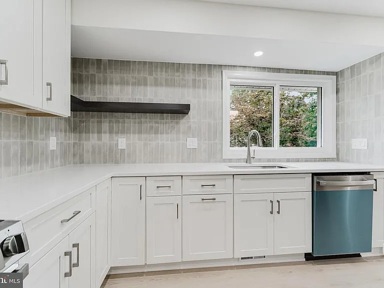 7107 Sontag Way — Photo 16