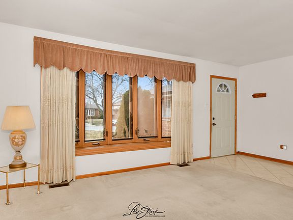 3rd image of 16617 Leslie Dr