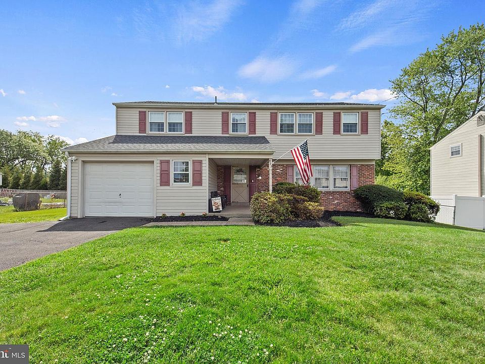 1st image of 923 Otto Ln
