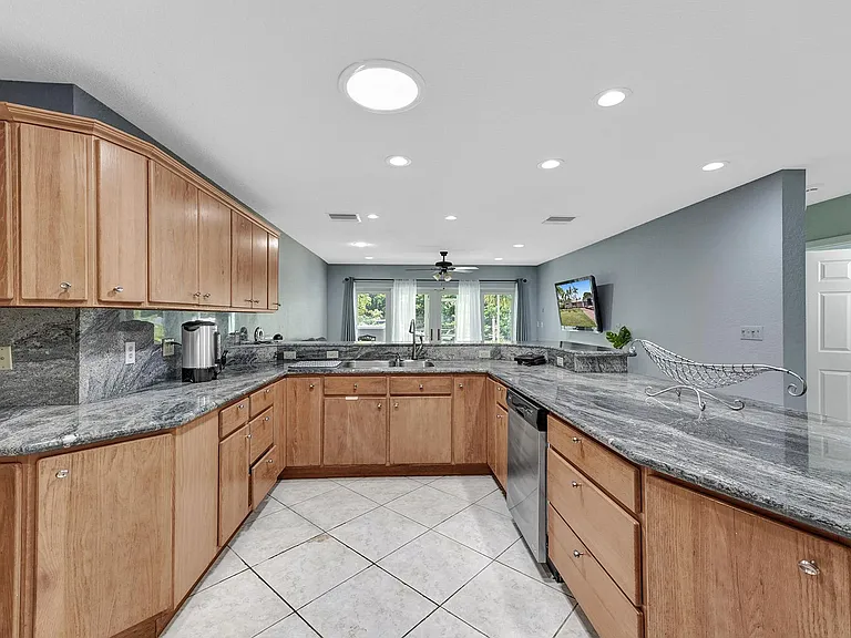 4549 SW 35th Ave — Photo 11