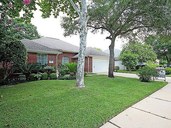 2nd image of 1014 S Wellsford Dr