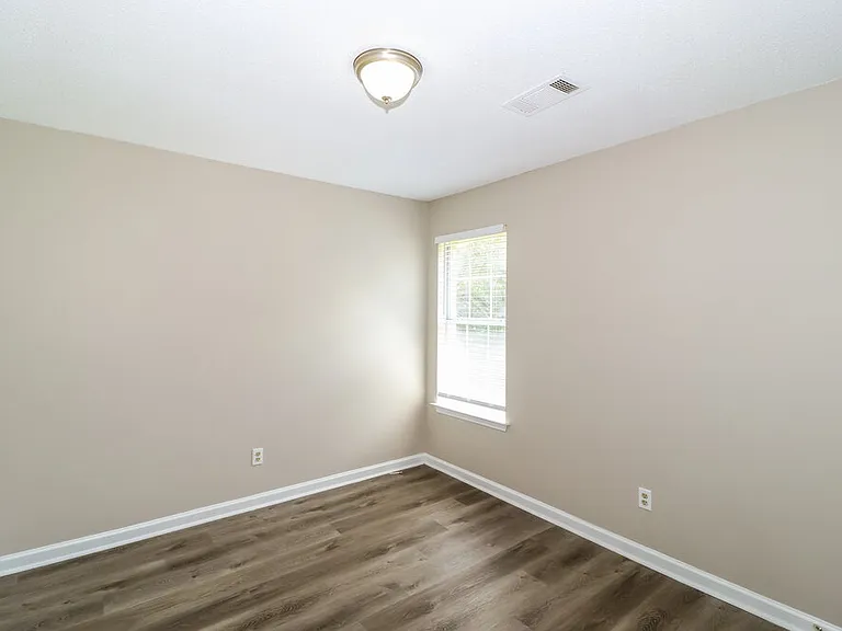 80 Village Dr — Photo 13
