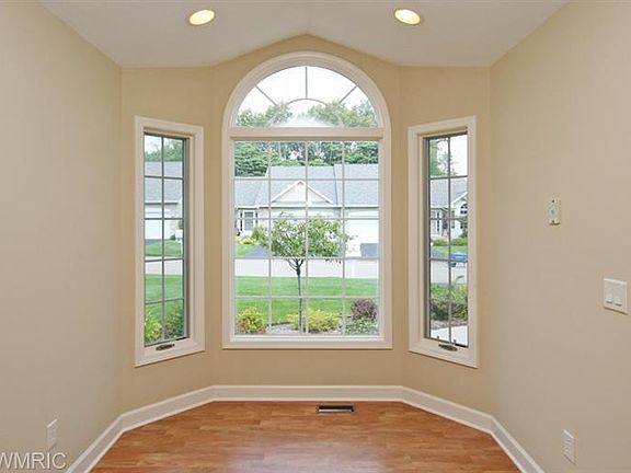 4th image of 421 Potters Dr