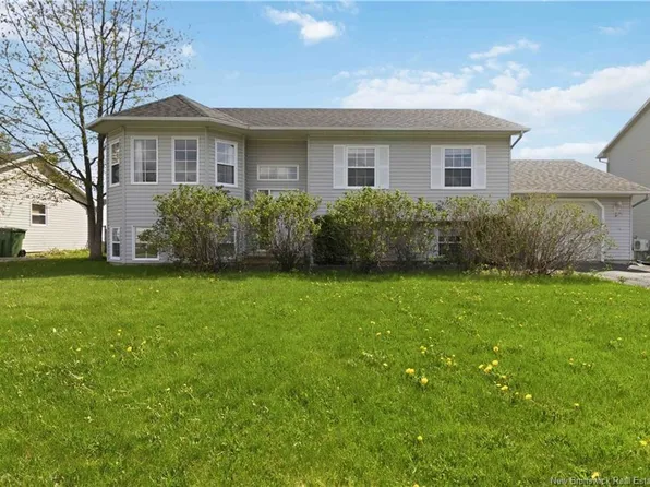 38 Ripley St, Oromocto, NB E2V 4P8