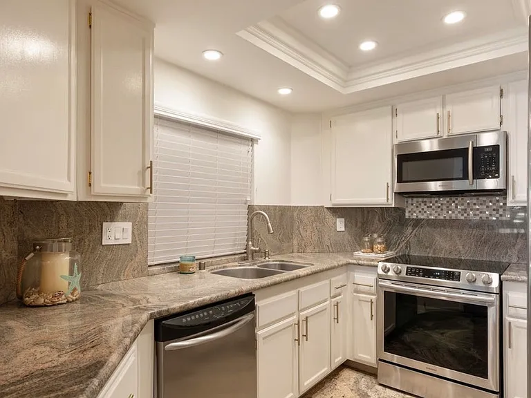 400 Lake St #105 — Photo 12