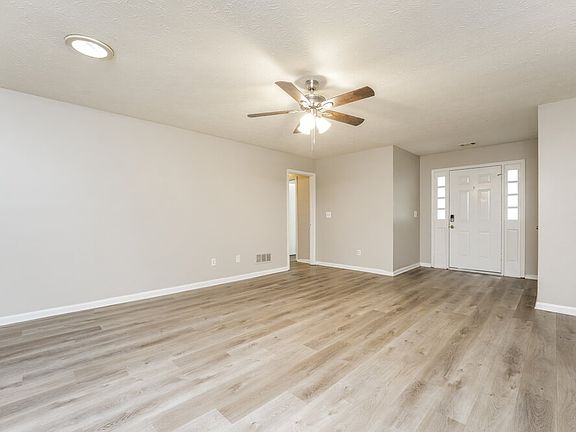 5th image of 3010 Randolph Ct NE