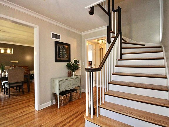 3rd image of 1865 Sherwood Dr