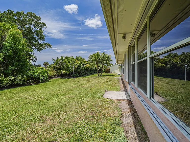 847 Lake Orchid Cir — Photo 31