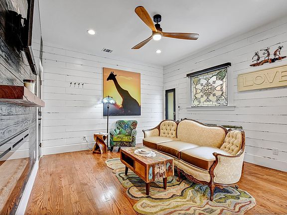 2nd image of 131 Adams St #3