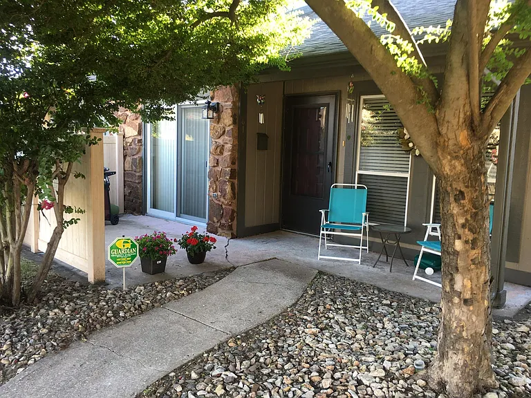 6123 S Zunis Ave — Photo 9