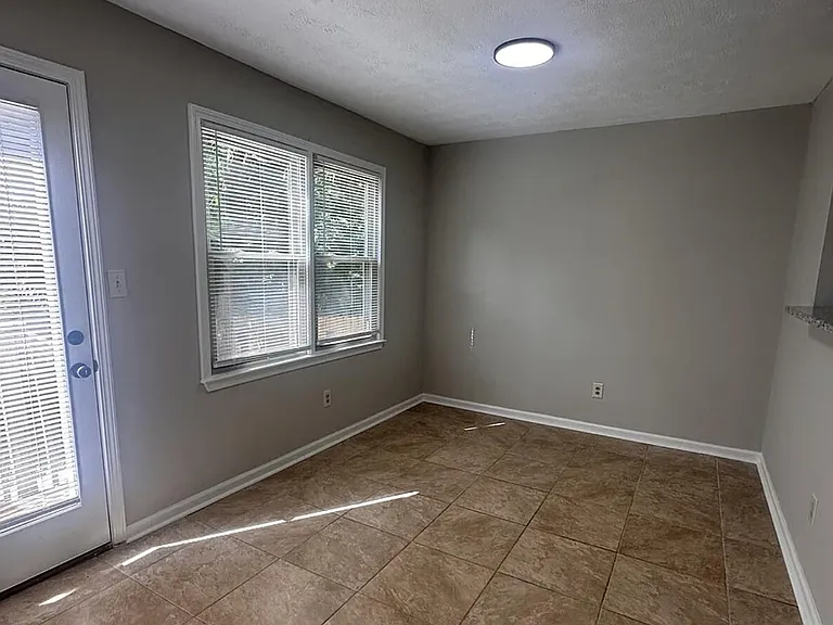 672 Millpond Rd — Photo 8