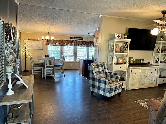 4th image of 1070 Foxfire Dr
