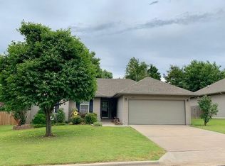 206 Kingsley Dr, Monett, MO 65708